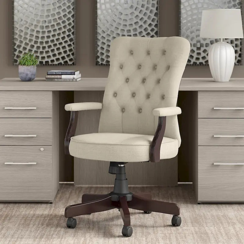 Fauteuil de bureau capitonné à dossier haut Cabot avec accoudoirs de Bush Furniture